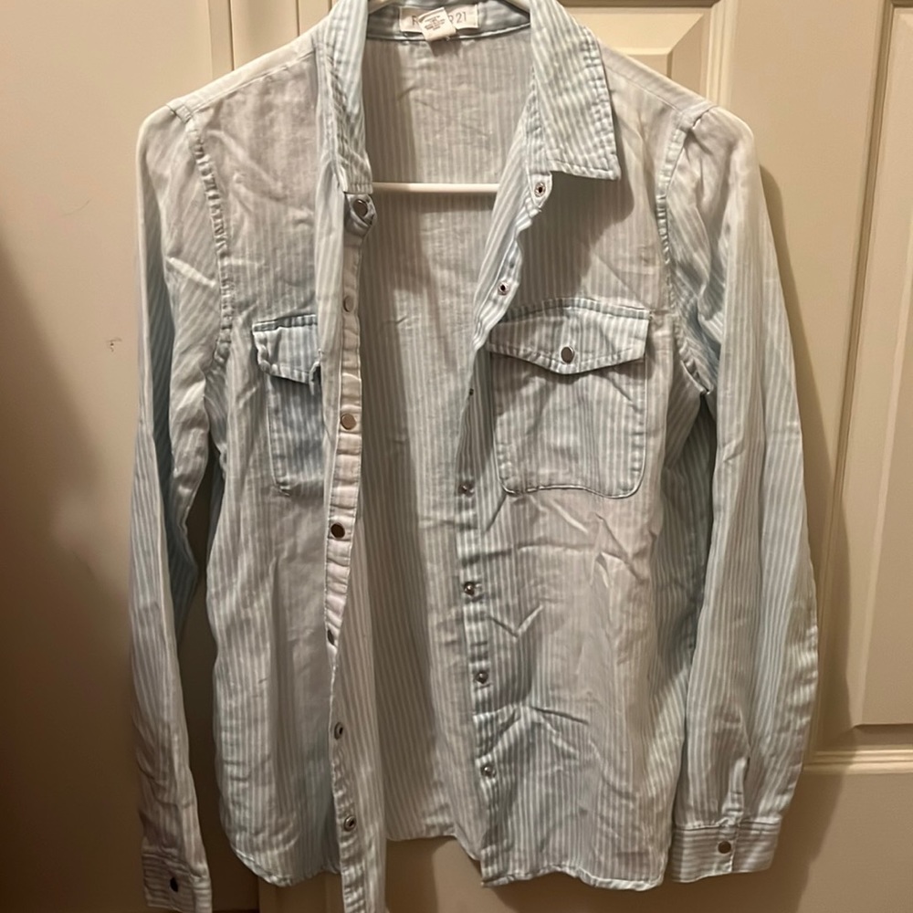 Forever21 blue striped button down shirt size small